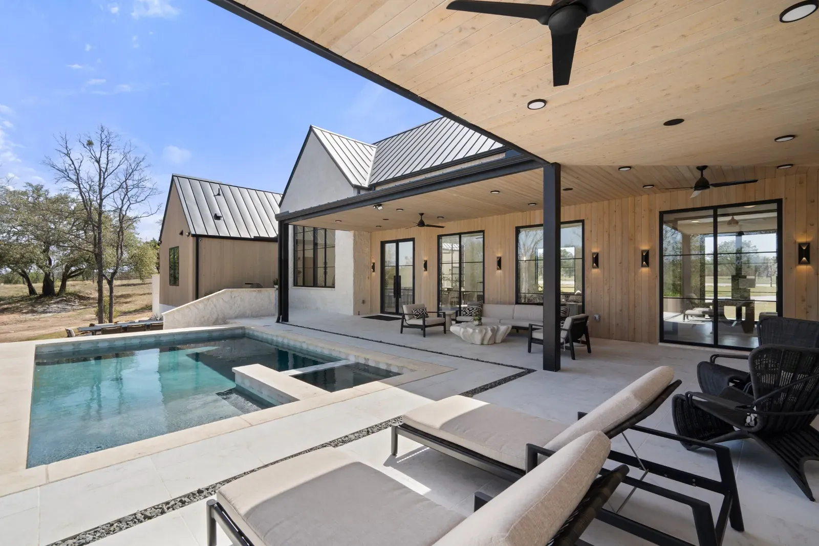 Vista Landing's pool and hot tub beside the covered terrace